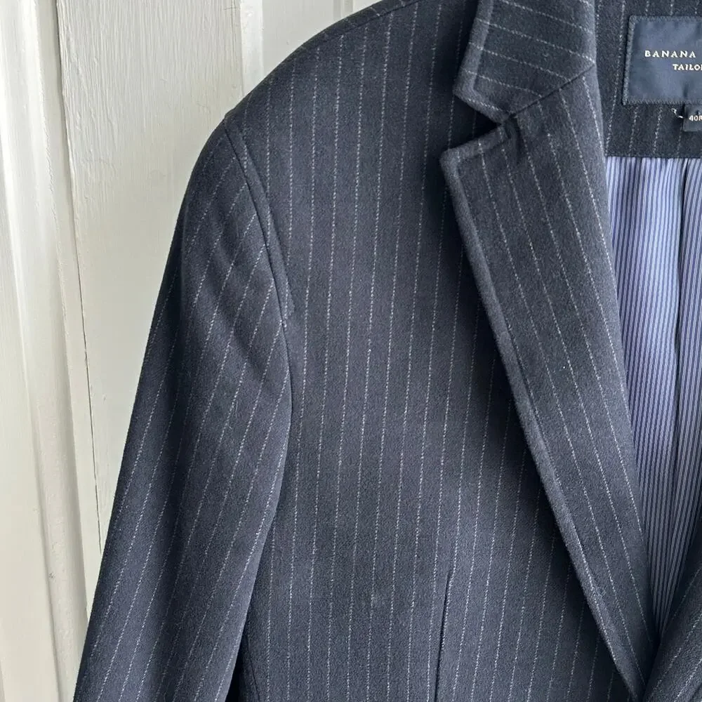Banana Republic Tailored Fit Navy Pinstripe Blazer Sport Coat 40R Italian Fabric